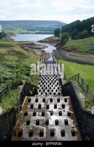 A view of Dovestones Reservoir from Yeoman Hey Reservoir overflow in Greenfield. Stock Photo