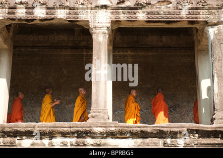 monks walking in the gallery, Angkor Wat, Siem Reap, Cambodia Stock Photo