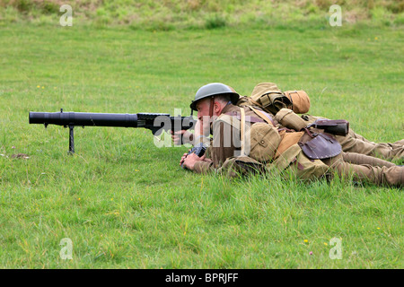 Two WW1 re-enactment duo demonstrate the firepower of the Lewis machine gun Stock Photo