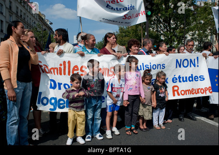 Paris, France, 'League of Rights of Man' NGO, protest Against Government Decision to Expel Foreign Gypsies, Romas, from France, Families on Street with Children, Holding Immigrants Protest Posters, human rights activists, migrant family protest, kids (diversity) france migrant protests Stock Photo