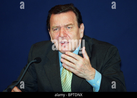 GERHARD SCHRODER CHANCELLOR OF GERMANY 11 December 2000 NICE FRANCE EUROPEAN SUMMIT NICE 2000 Stock Photo