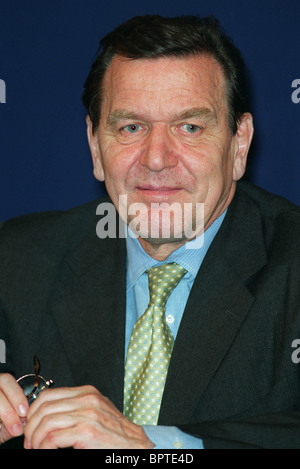 GERHARD SCHRODER CHANCELLOR OF GERMANY 11 December 2000 NICE FRANCE EUROPEAN SUMMIT NICE 2000 Stock Photo