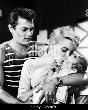 TONY CURTIS JANET LEIGH & KELLY CURTIS ACTING FAMILY (1956) Stock Photo