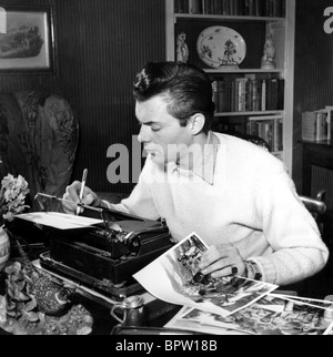 DIRK BOGARDE ACTOR (1954) Stock Photo