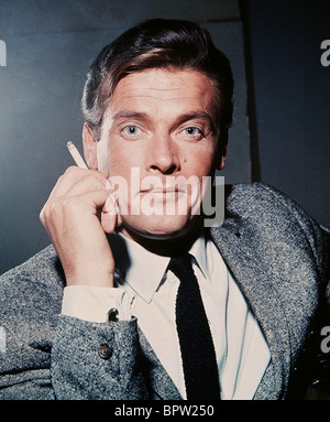 ROGER MOORE ACTOR (1965) Stock Photo