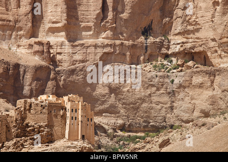 Castle in Wadi Do'an, Hadramaut, Yemen Stock Photo