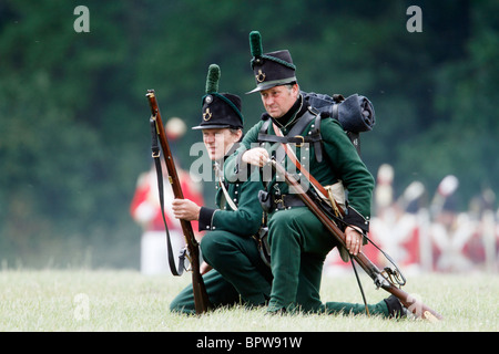 Loading the Baker rifle. Kings German Legion, Napoleonic Greenjacket 1792-1815. Light Infantry, Baker Rifle, flint lock, rifled Stock Photo