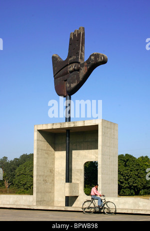 Open Hand sculpture by Le Corbusier at Capital Complex in
