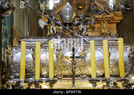 St Stanislaw's silver tomb in Wawel Cathedral in Krakow Stock Photo - Alamy