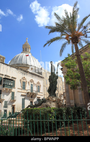 Independence Statue, Independence Square (Misrah L-Indipendenza or Pjazza Indipendenza) and Carmelite Church, Valletta, Malta, Mediterranean, Europe Stock Photo