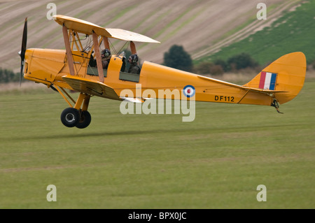 de Havilland DH 82 Tiger Moth landing at Duxford Stock Photo