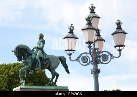 Equestrian statue by B. Bergslien of King Karl Johan, in front of  The Royal Palace, Oslo Norway. Photo:Jeff Gilbert Stock Photo