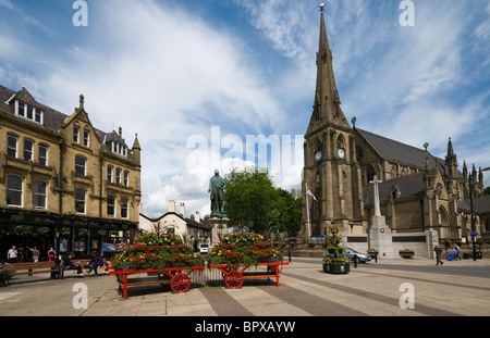 Sir Robert Peel statue and the church of St Mary, the market place Bury Lancashire England Stock Photo