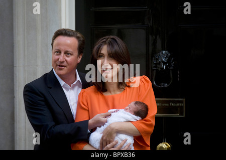 PM David Cameron with wife Samantha at  Number 10 Downing Street 3.9.10 with ten day old Florence Rose Endellion Cameron Stock Photo