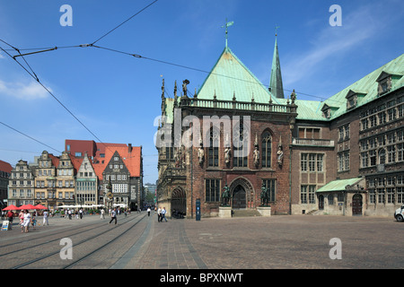 Buergerhaeuser und Rathaus am Marktplatz in Bremen, Weser, Freie Hansestadt Bremen Stock Photo
