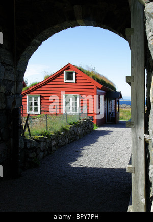 TIMBERED HOUSE ON THE NORWEGIAN ISLAND OF KINN VIEWED FROM THE ENTRANCE ARCH TO THE CHURCH Stock Photo