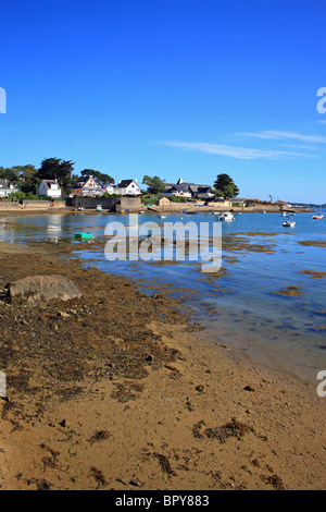 View of Lamor-Baden from Sentier de la Plage, Golfe du Morbihan, Larmor-Baden, Morbihan, Bretagne, Brittany, France Stock Photo