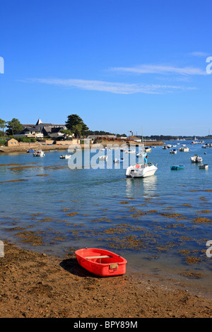 View of Lamor-Baden from Sentier de la Plage, Golfe du Morbihan, Larmor-Baden, Morbihan, Bretagne, Brittany, France Stock Photo