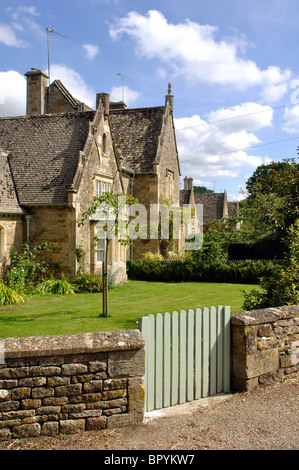 Cottages in Daylesford village, Gloucestershire, England, UK Stock Photo