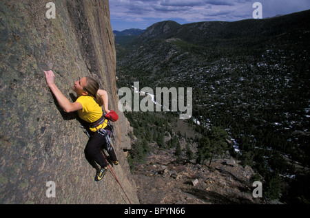 Beth Rodden free climbing in Rocky Mountain National Park. Stock Photo