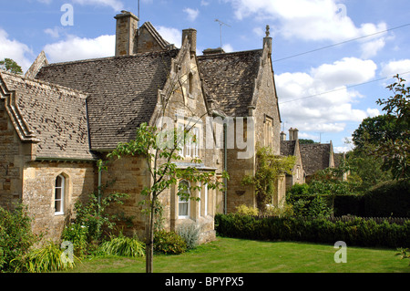 Cottages in Daylesford village, Gloucestershire, England, UK Stock Photo