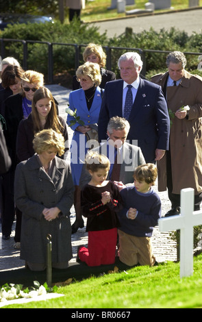 Members of the  Kennedy  family  visit John Kennedy's grave site at Arlington National Cemetery. Stock Photo