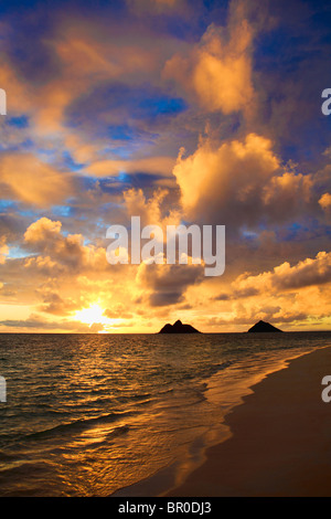 September sunrise over the Mokulua Islands at Lanikai, Hawaii Stock Photo