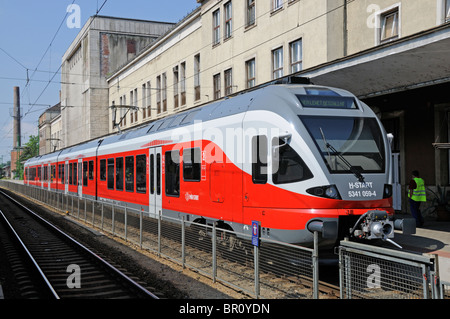 Gyor, W Transdanubia, Hungary. Local train at the platform in Gyor Railway Station Stock Photo