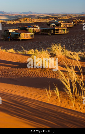 Wolwedans Dune Lodge chalets perched on the dunes of the Namib Rand Nature Reserve, Namibia. Stock Photo