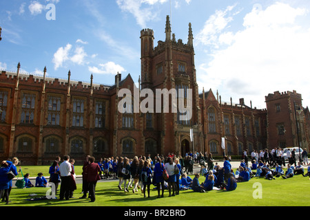 Students visiting open day at Queens University of Belfast main Lanyon Building Northern Ireland uk Stock Photo