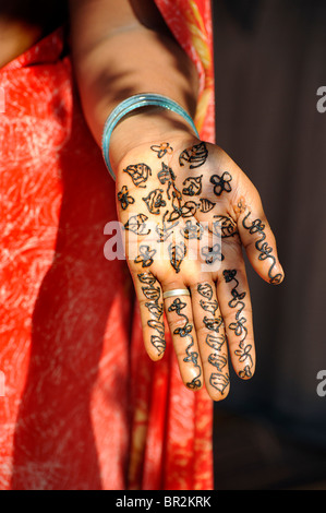 Heena Tattoo in Goa - Dealers, Manufacturers & Suppliers -Justdial