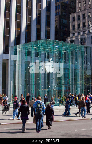 Apple Store 5th Avenue in New York City glass building by Bohlin Cywinski Jackson Stock Photo
