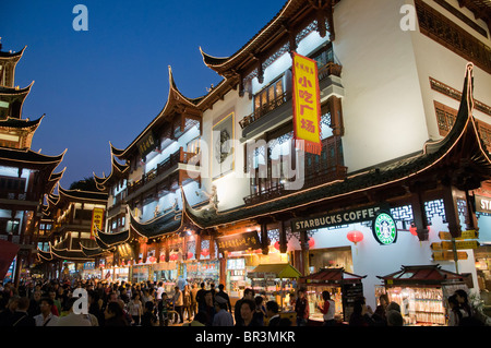 shoppers-crowd-yuyuan-gardens- shoppers-crowd-yuyuan-gardens-