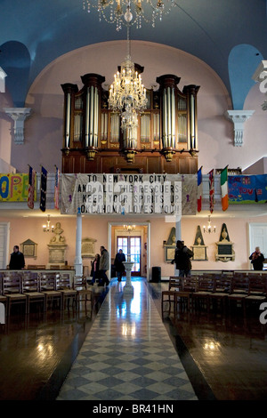 Memorial to the rescuers of the 9/11 terrorist attack in the nearby Trinity church in New York Stock Photo