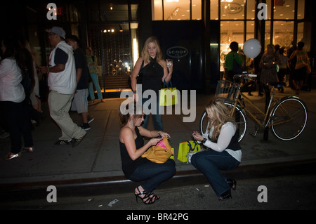 Hordes of shoppers descend on the trendy Meatpacking District in New York during the Fashion's Night Out shopping event Stock Photo