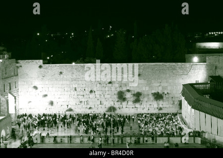 The Temple Mount in Jerusalem, including the Western Wall and the golden Dome of the Rock at Night Stock Photo