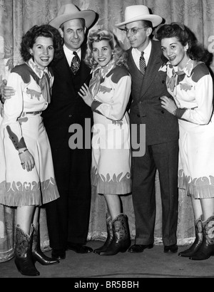 ANDREWS SISTERS US vocal group with friends. From left Maxene, Patty and LaVerne Stock Photo