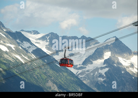 The Peak2Peak gondola between Whistler and Blackcomb Mountains. Summer. Whistler BC, Canada Stock Photo