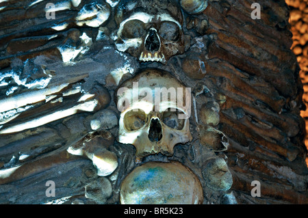 Portugal, Alentejo: Skulls and bones in the 'Capela dos Ossos' in Évora Stock Photo