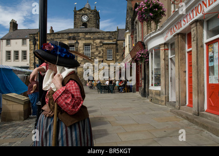 Alnwick Market Square woman in traditional 'Bondager' dress Stock Photo