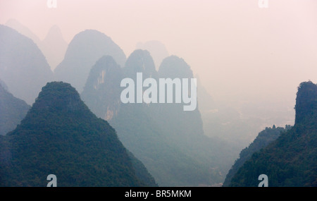 Karst hills along the Li River, Yangshuo, Guangxi, China Stock Photo