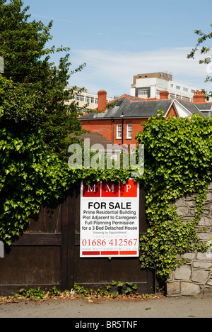Sign advertising land for sale in a residential area for building development, Aberystwyth, Wales. Stock Photo
