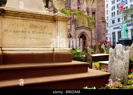Alexander Hamilton's grave site at Trinity Church near ground zero in Lower Manhattan, New York City, USA Stock Photo