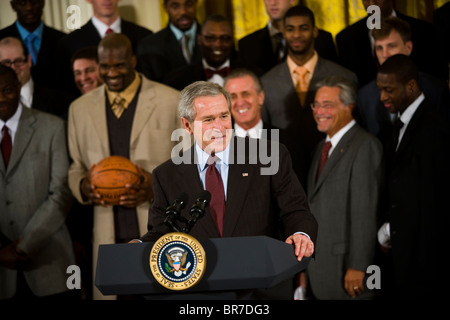 President Bush participates in a ceremony honoring the NBA Champion Miami Heat basketball team Stock Photo