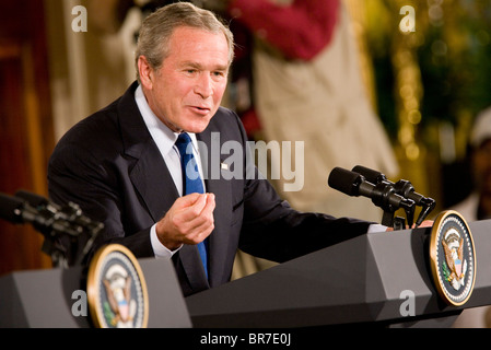 President Bush speaks to reporters alongside Britain's Tony Blair Stock Photo