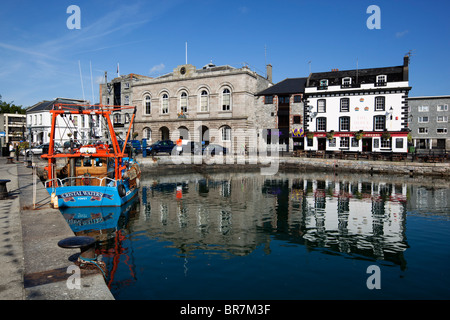 The old Customs House and The Three Crowns pub on Sutton Harbour in The Barbican district of Plymouth Stock Photo