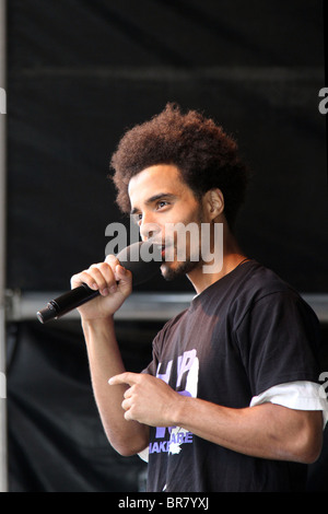 Rapper Kingslee James Daley, The Black Shakespeare singing into microphone. Hip Hop to celebrate Perth Concert Hall's 5th birthday Perths 800 celebrations, Perthshire, Scotland, UK Stock Photo