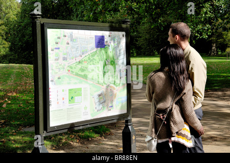 Couple looking at park map, The Green Park, City of Westminster, Greater London, England, United Kingdom Stock Photo