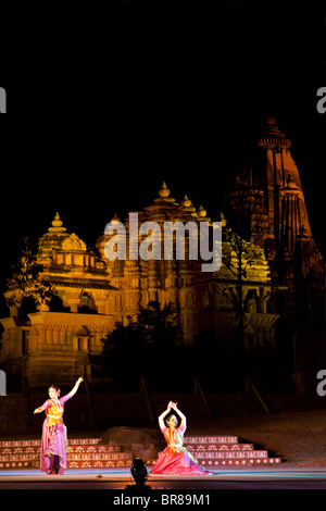 Indian women performing a traditional dance. Khajuraho Festival of Dances. On the background the Chitragupta Temple. India Stock Photo