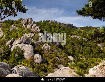 Rocks over valley in the Shenandoah National Park on a climb of Old Rag in the Blue Ridge Mountains, Virginia, USA Stock Photo